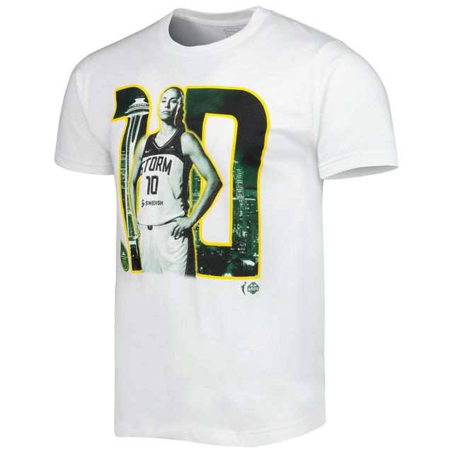 T-shirt unisexe Stadium Essentials Sue Bird Seattle Storm Player Skyline blanc