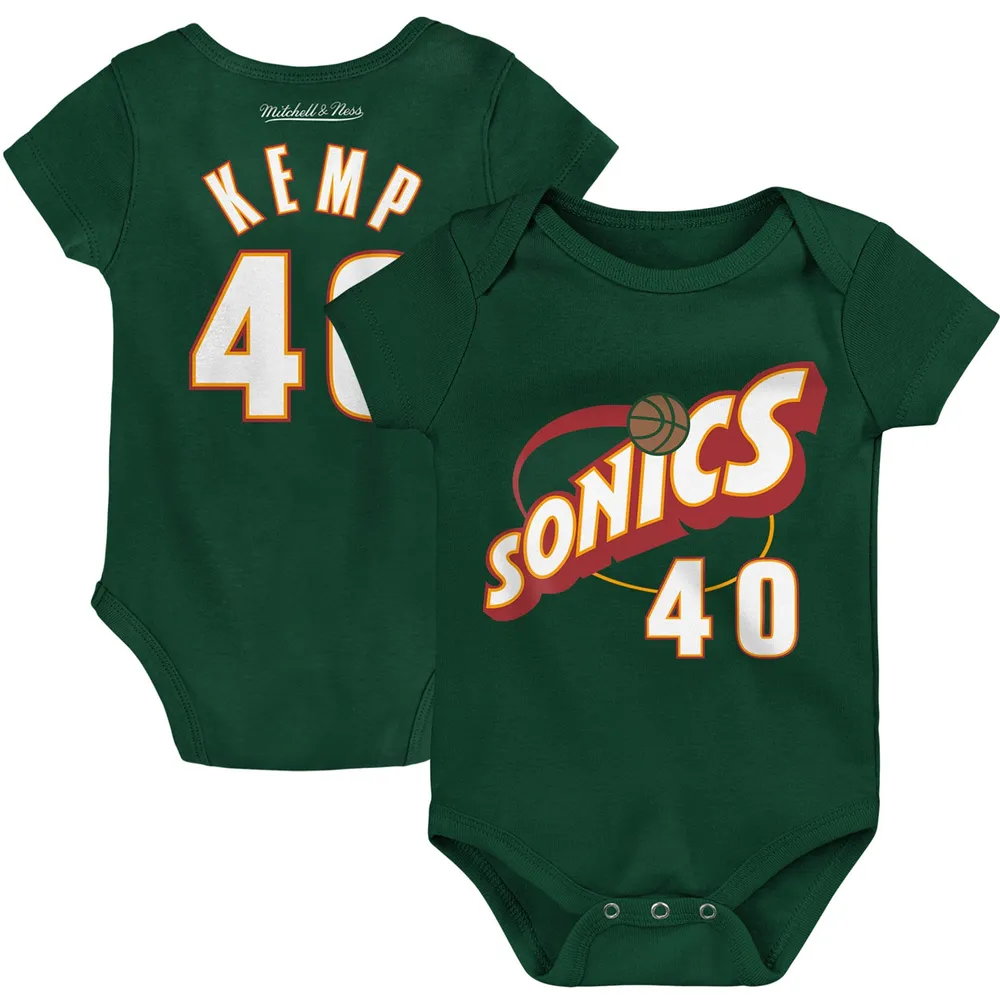 Body pour bébé Mitchell & Ness Shawn Kemp Green Seattle SuperSonics Hardwood Classics avec nom et numéro