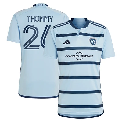 Maillot de joueur réplique adidas Erik Thommy Sporting Kansas City 2024 Hoops 4.0 bleu clair pour homme