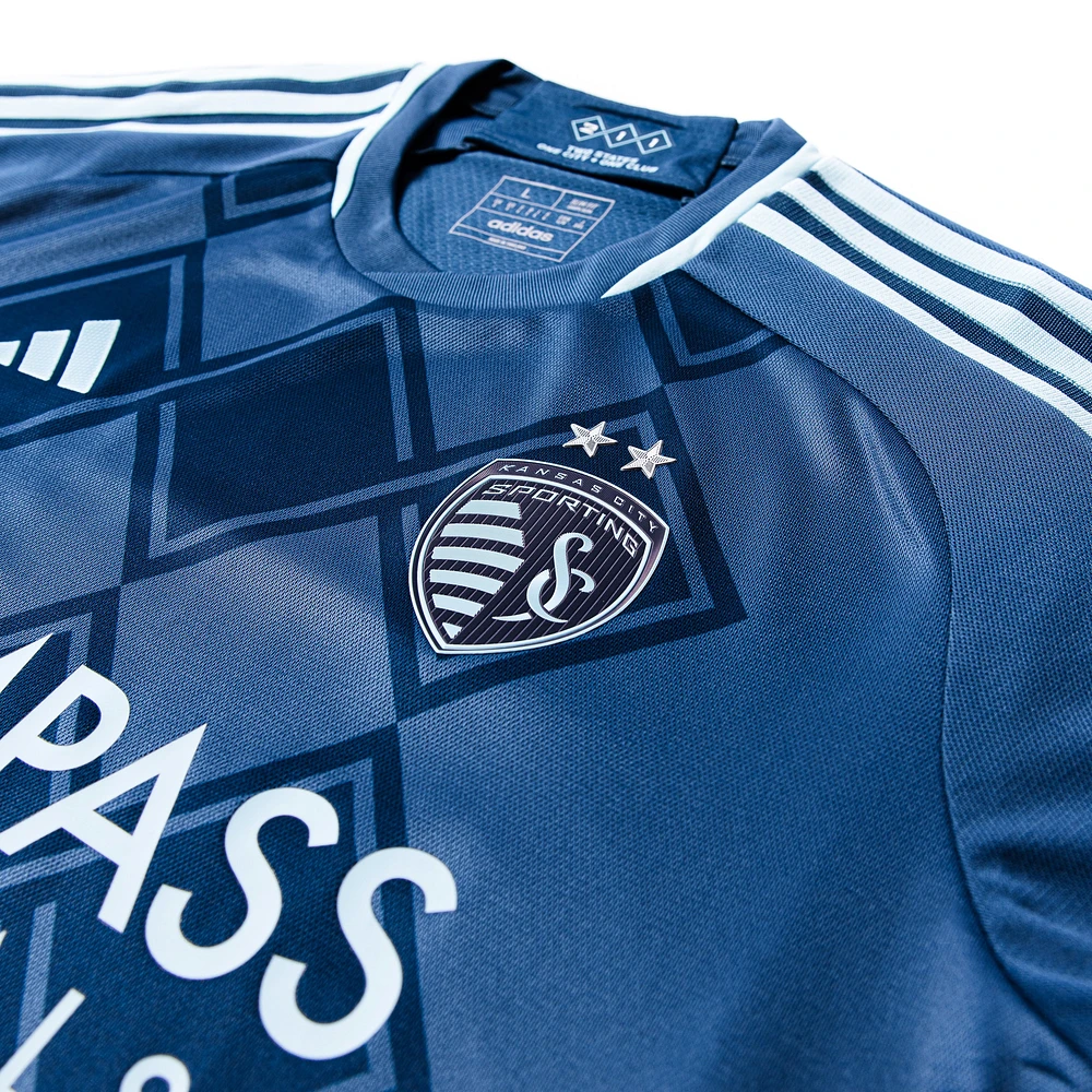 Maillot de joueur adidas Erik Thommy pour hommes, bleu marine, Sporting Kansas City 2024 Diamonds, Our Forever Authentic Player