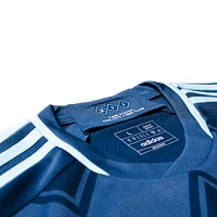 Maillot de joueur adidas Erik Thommy pour hommes, bleu marine, Sporting Kansas City 2024 Diamonds, Our Forever Authentic Player