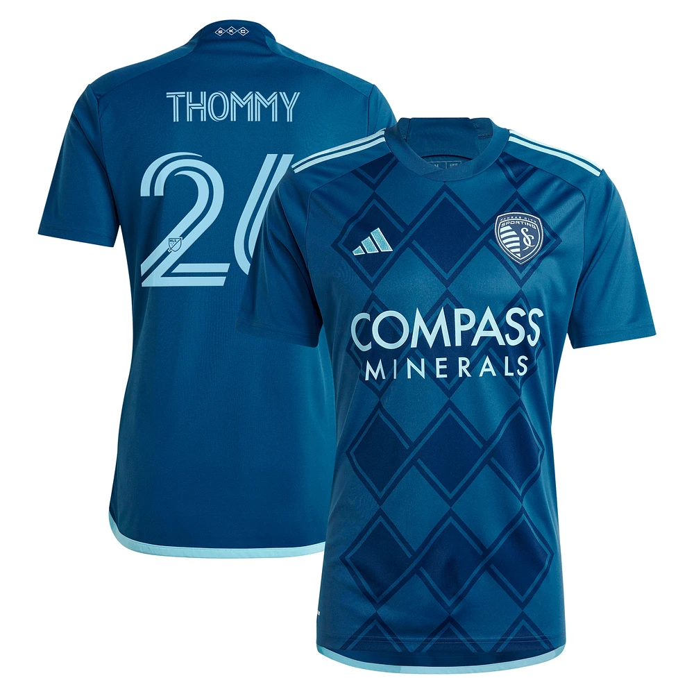 Maillot de joueur adidas Erik Thommy pour hommes, bleu marine, Sporting Kansas City 2024 Diamonds, réplique notre Forever