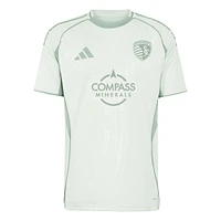Haut d'avant-match adidas vert clair Sporting Kansas City 2025 One Planet pour homme