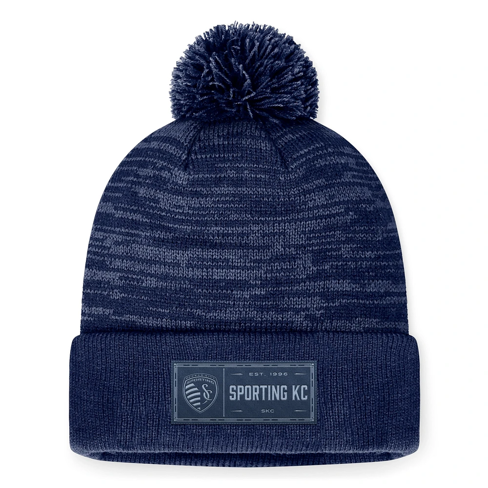 Bonnet en tricot à revers discret Fanatics Heather Navy Sporting Kansas City pour hommes avec pompon