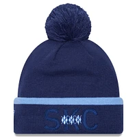 Bonnet en tricot avec pompon Sporting Kansas City Wordmark Kick Off pour homme New Era bleu marine