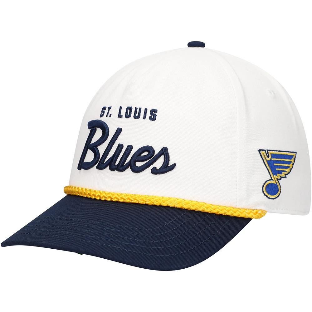 Chapeau réglable en sergé lavé Roscoe St. Louis Blues American Needle pour hommes, blanc/bleu marine