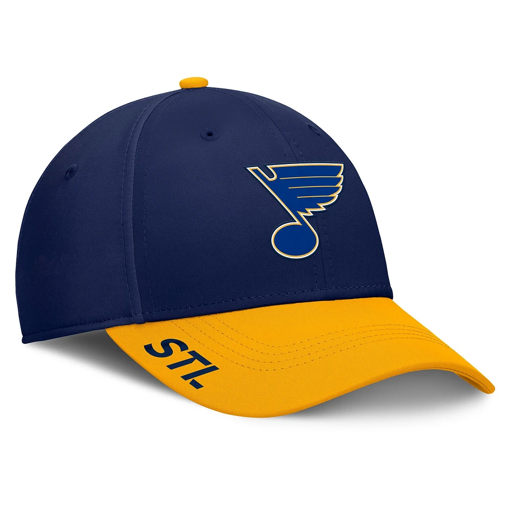 Casquette Fanatics Authentic Pro Rink Flex bleu marine/doré pour homme des Blues de St. Louis