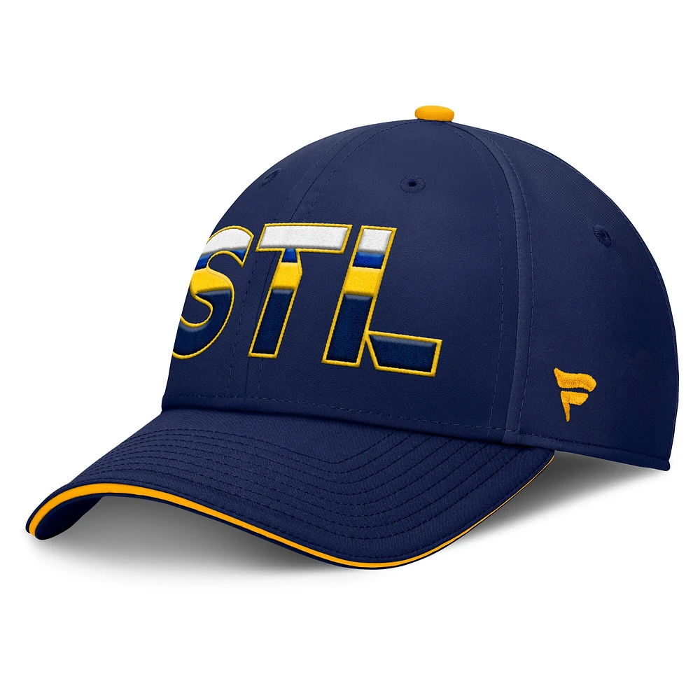 Casquette Fanatics pour homme bleu marine/or St. Louis Blues Authentic Pro Rink Team Code Flex