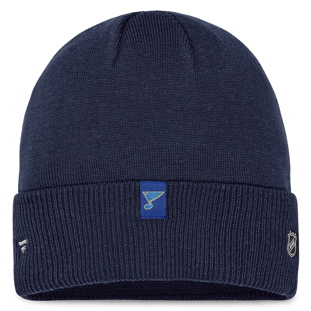 Bonnet en tricot à revers métallisé Fanatics Navy St. Louis Blues Authentic Pro Road pour hommes