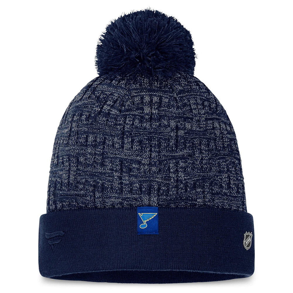 Bonnet en tricot à revers Authentic Pro Road Fanatics Navy St. Louis Blues pour femmes avec pompon