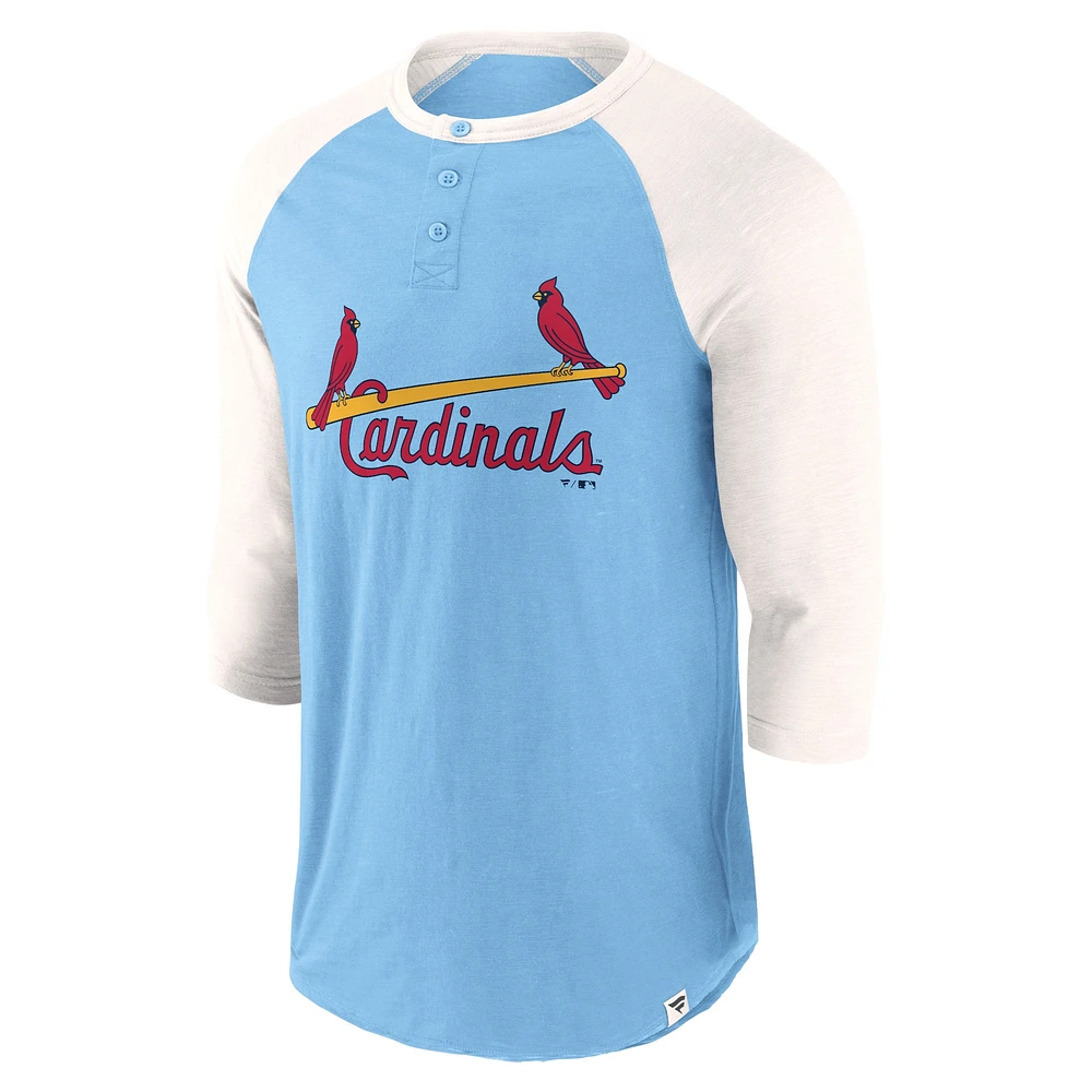 T-shirt Henley à manches 3/4 Fanatics pour hommes, bleu clair/crème, victoire historique des Cardinals de St. Louis