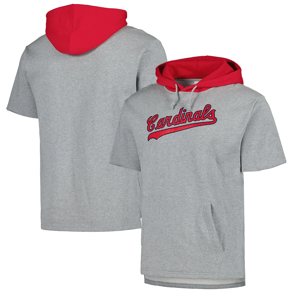 Chandail à capuchon manches courtes pour homme Mitchell & Ness gris chiné St. Louis Cardinals Postgame