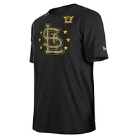 T-shirt noir New Era pour hommes des Cardinals de Saint-Louis 2024 la Journée forces armées