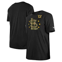 T-shirt noir New Era pour hommes des Cardinals de Saint-Louis 2024 la Journée forces armées