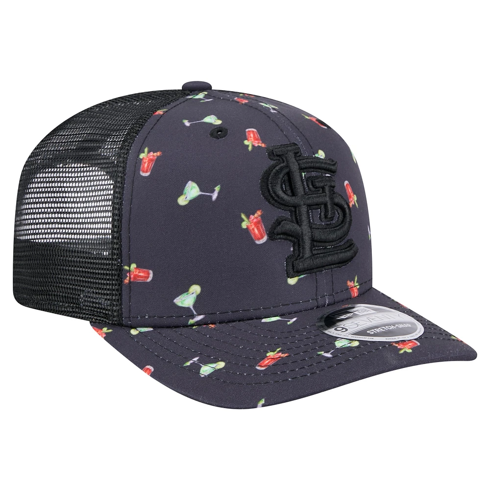 Casquette extensible noire New Era St. Louis Cardinals Adventure Drinks Pattern 9SEVENTY pour homme