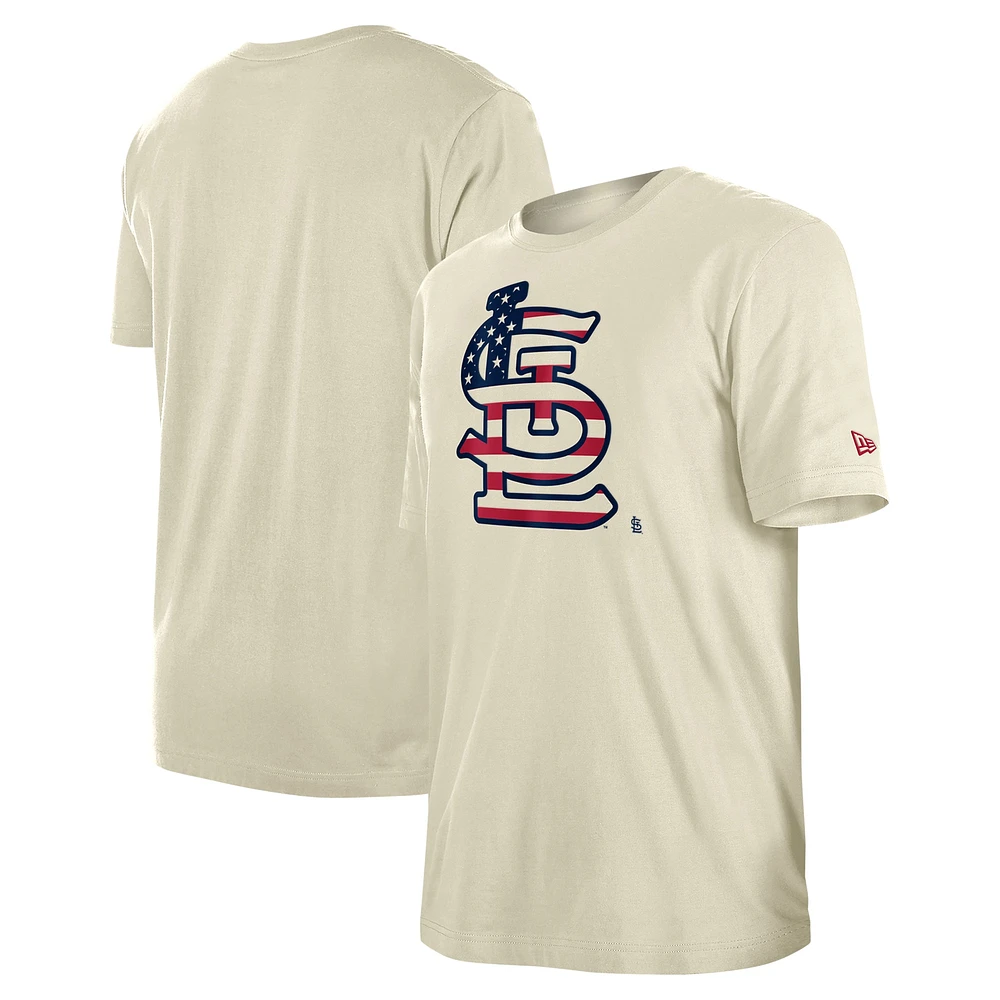 T-shirt crème avec drapeau Americana New Era pour hommes des St. Louis Cardinals