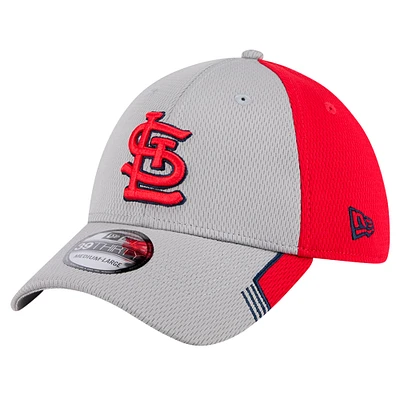 Casquette flexible 39THIRTY à bordure de visière des Cardinals St. Louis New Era pour hommes, gris/rouge