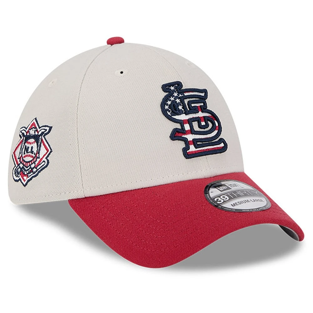 Men's New Era  Khaki/Red St. Louis Cardinals 2024 Fourth of July 39THIRTY Flex Hat