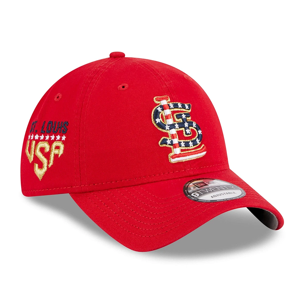 Casquette ajustable 9TWENTY du 4 juillet 2023 des Cardinals de Saint-Louis New Era pour homme, rouge