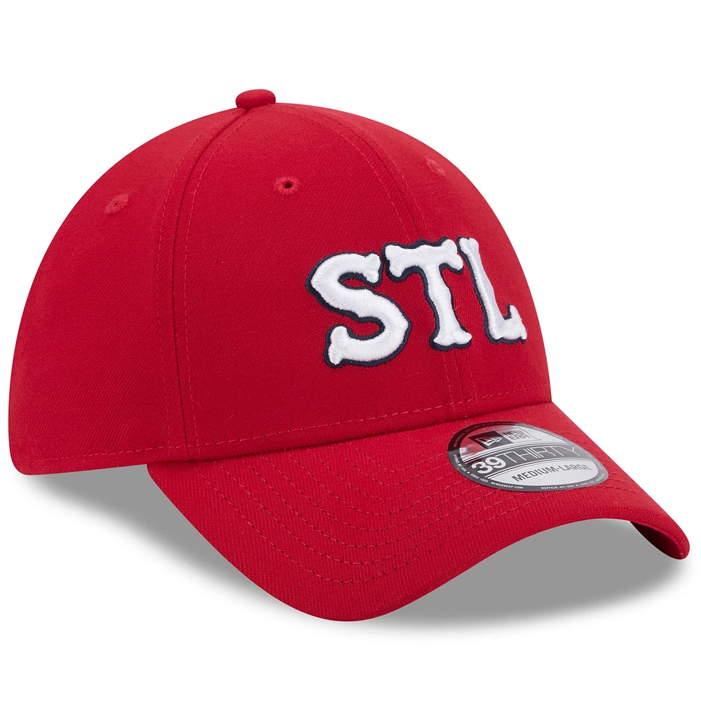 Casquette flexible 39THIRTY City Connect 2024 des Cardinals de Saint-Louis New Era rouge pour hommes