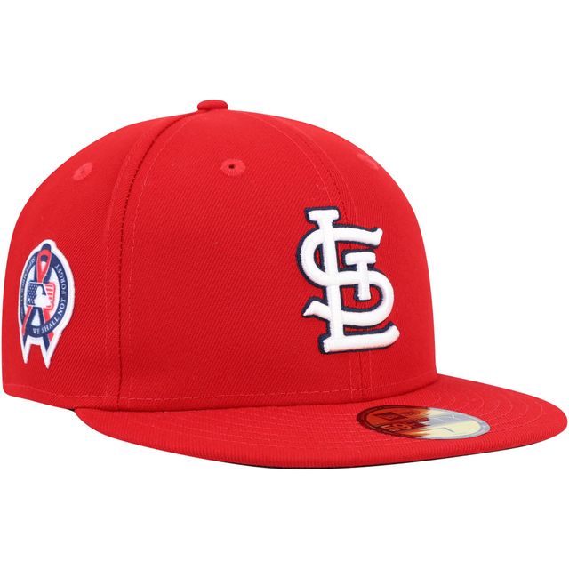 Casquette ajustée 59FIFTY pour homme avec écusson latéral Mémorial du 11 des Cardinals de Saint-Louis rouges New Era