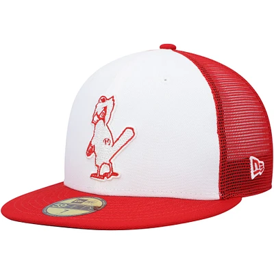 Casquette ajustée 59FIFTY pour entraînement au bâton sur le terrain des Cardinals de Saint-Louis 2023 New Era homme, blanc/rouge