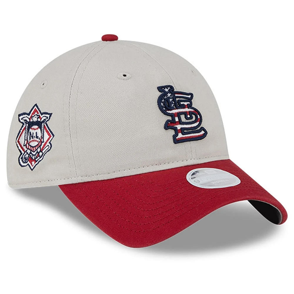 Casquette réglable New Era kaki/rouge St. Louis Cardinals 2024 4 juillet 9TWENTY pour femme