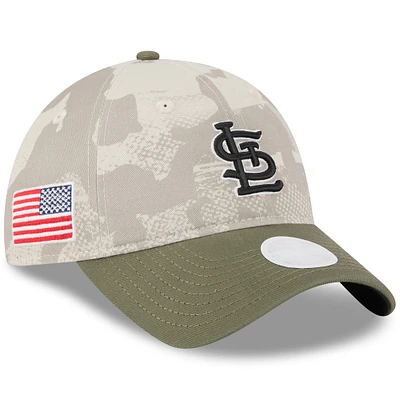 Casquette ajustable 9TWENTY pour femme, beige clair/olive, motif St. Louis Cardinals 2025 Armed Forces Day, New Era