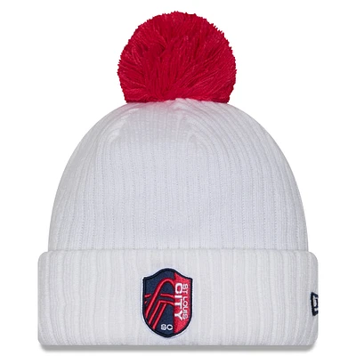 Bonnet tricoté à revers et pompon St. Louis City SC 2025 Jersey Hook pour homme New Era blanc