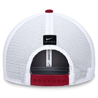 Casquette ajustable Nike Stanford Cardinal 2024 On Field Swoosh Trucker pour homme, noire/blanche