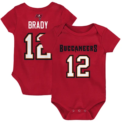 Body pour bébé Tom Brady Red Tampa Bay Buccaneers avec nom et numéro du joueur principal