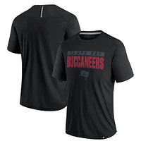 T-shirt Fanatics noir pour homme Tampa Bay Buccaneers Defender Blackout