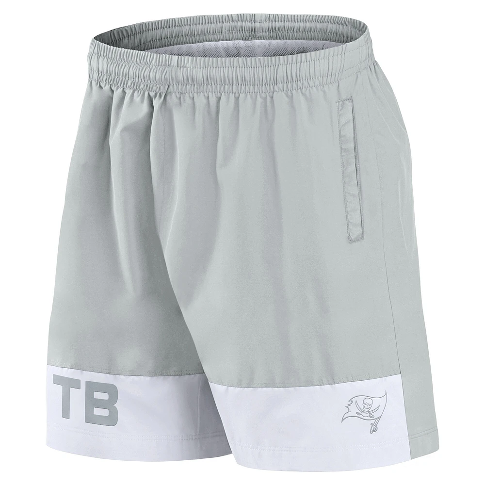 Short Fanatics gris Tampa Bay Buccaneers Elements pour hommes