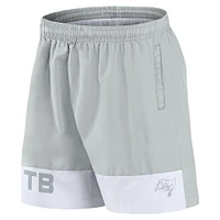 Short Fanatics gris Tampa Bay Buccaneers Elements pour hommes