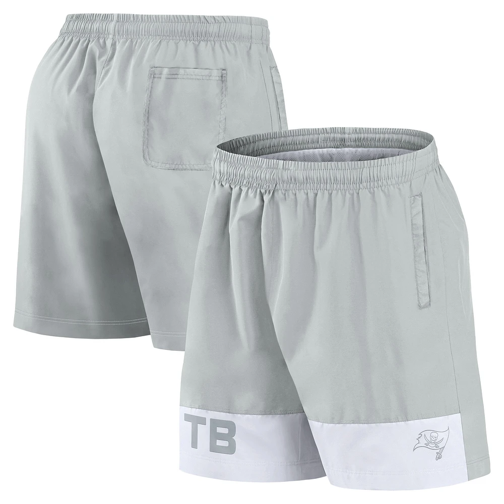 Short Fanatics gris Tampa Bay Buccaneers Elements pour hommes