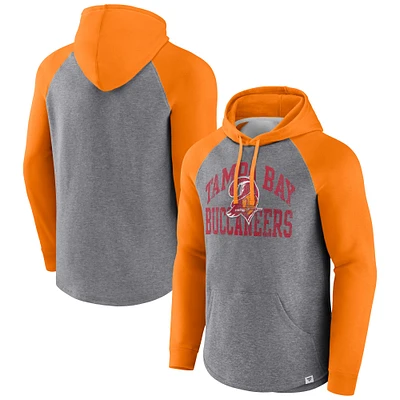 Sweat à capuche enfiler Arch Raglan préféré des Buccaneers de Tampa Bay gris chiné marque fanatiques pour hommes