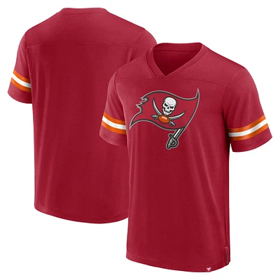 T-shirt rouge à col en V Fanatics pour hommes des Buccaneers de Tampa Bay