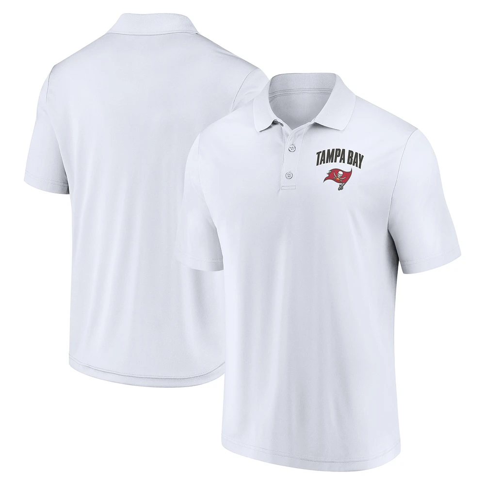 Polo blanc Push Back des Buccaneers de Tampa Bay Fanatics pour hommes