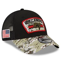 Casquette New Era pour homme Tampa Bay Buccaneers 2021 Salute To Service, noir/camouflage - Casquette réglable Snapback Trucker 9FORTY