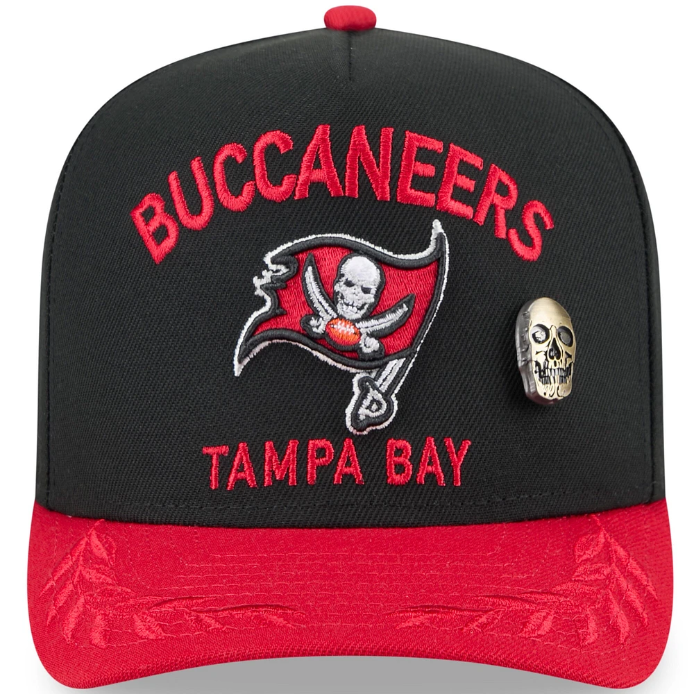 Casquette ajustée New Era 59FIFTY noire/rouge pour homme, Tampa Bay Buccaneers, draft NFL 2025, On Stage