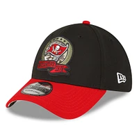 Casquette flex 39THIRTY Salute To Service 2022 des Buccaneers de Tampa Bay New Era pour homme, noire