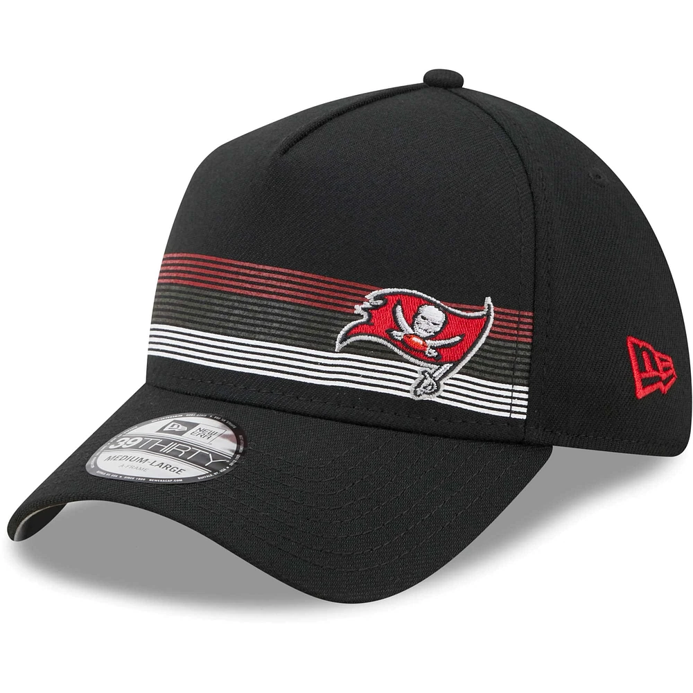 Casquette flexible 39THIRTY noire à rayures impeccables des Buccaneers de Tampa Bay New Era pour hommes