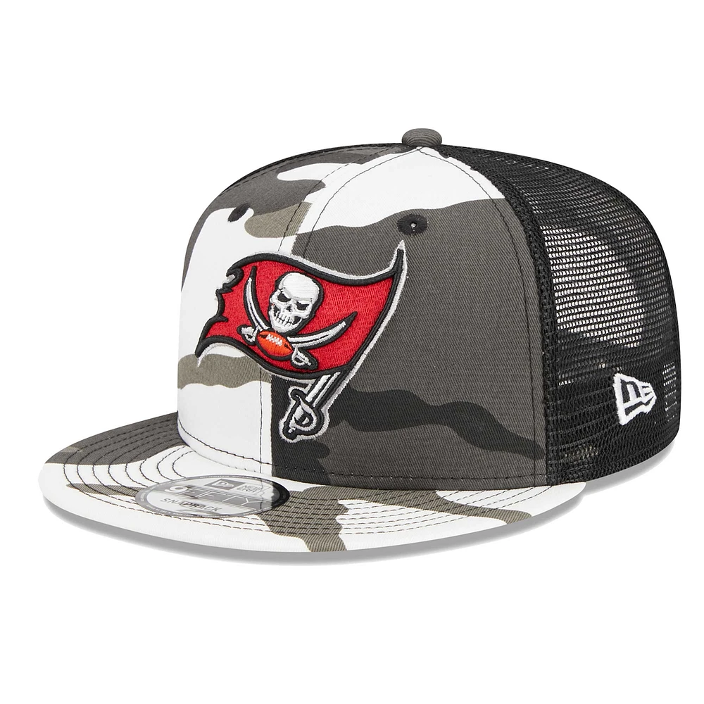 Casquette New Era Camo Tampa Bay Buccaneers Dark Trucker 9FIFTY Snapback pour homme