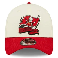 Casquette New Era pour homme Tampa Bay Buccaneers 2022 Sideline crème/écarlate - 39THIRTY 2-Tone Flex Hat