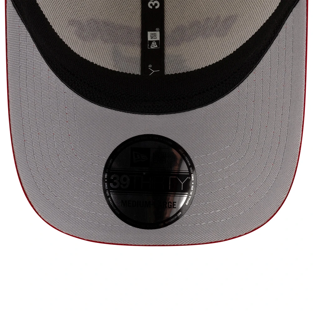Casquette New Era 39THIRTY Flex crème/rouge pour homme des Tampa Bay Buccaneers, draft NFL 2025