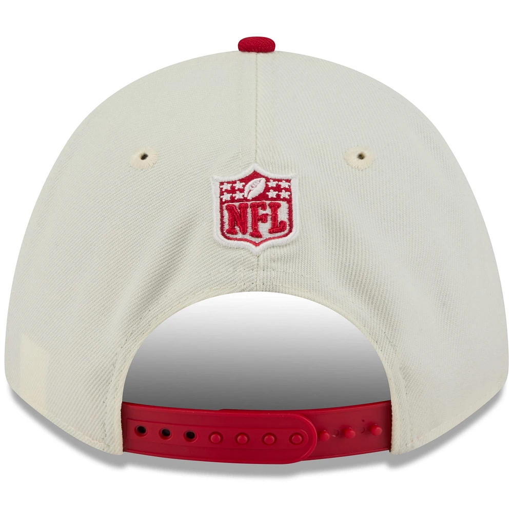 Casquette ajustable New Era 9FORTY A-Frame M-Crown pour homme, crème/rouge, Tampa Bay Buccaneers, draft NFL 2025