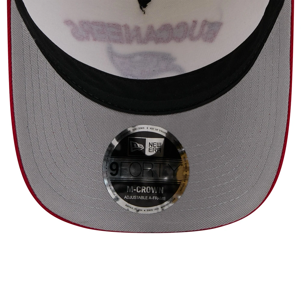 Casquette ajustable New Era 9FORTY A-Frame M-Crown pour homme, crème/rouge, Tampa Bay Buccaneers, draft NFL 2025