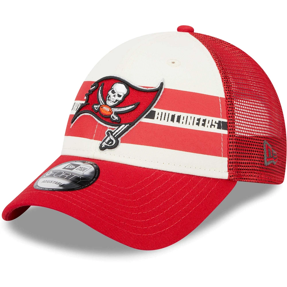 Casquette Snapback 9FORTY Team Stripe Trucker 9FORTY des Tampa Bay Buccaneers New Era pour homme, crème/rouge