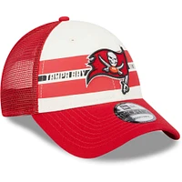 Casquette Snapback 9FORTY Team Stripe Trucker 9FORTY des Tampa Bay Buccaneers New Era pour homme, crème/rouge