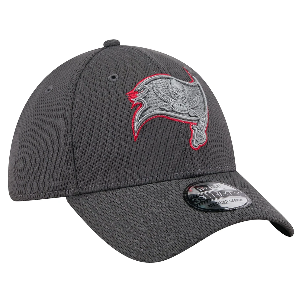 Men's New Era Graphite Tampa Bay Buccaneers  Main 39THIRTY Flex Hat